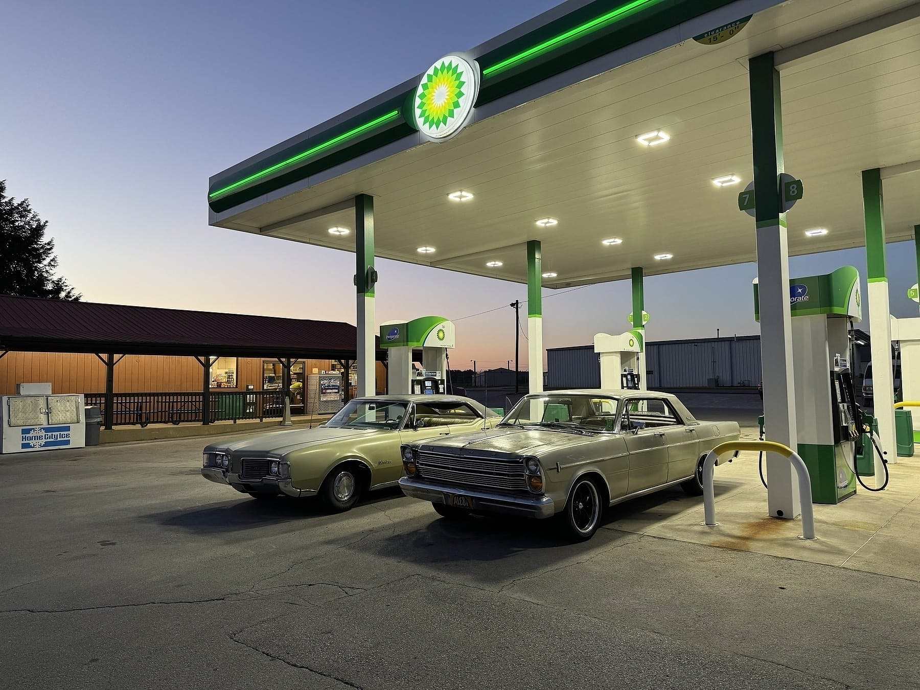 Last gas up on the powertour