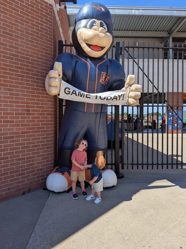 The kids first baseball game ⚾